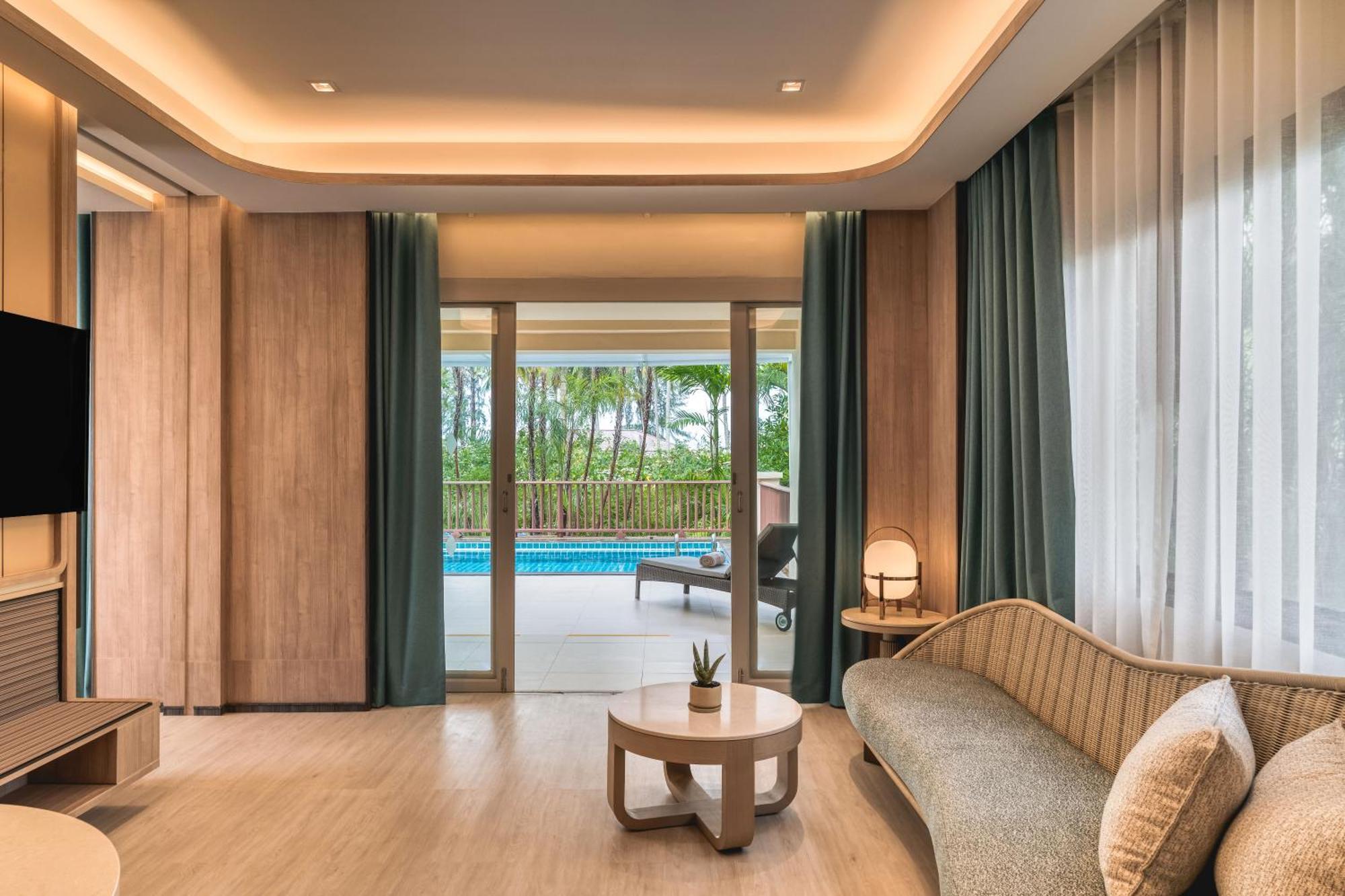 Club One Bedroom Suite with Plunge Pool